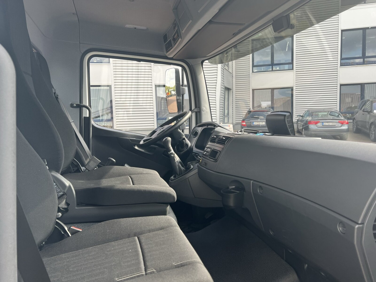 Mercedes-Benz Atego 818 K 4x2 Atego 818 K 4x2, 2x AHK, Meiller-Kipper, mehrfach Vorhanden! - Kamion vetëshkarkues: foto 5 Mercedes-Benz Atego 818 K 4x2 Atego 818 K 4x2, 2x AHK, Meiller-Kipper, mehrfach Vorhanden! - Kamion vetëshkarkues: foto 5