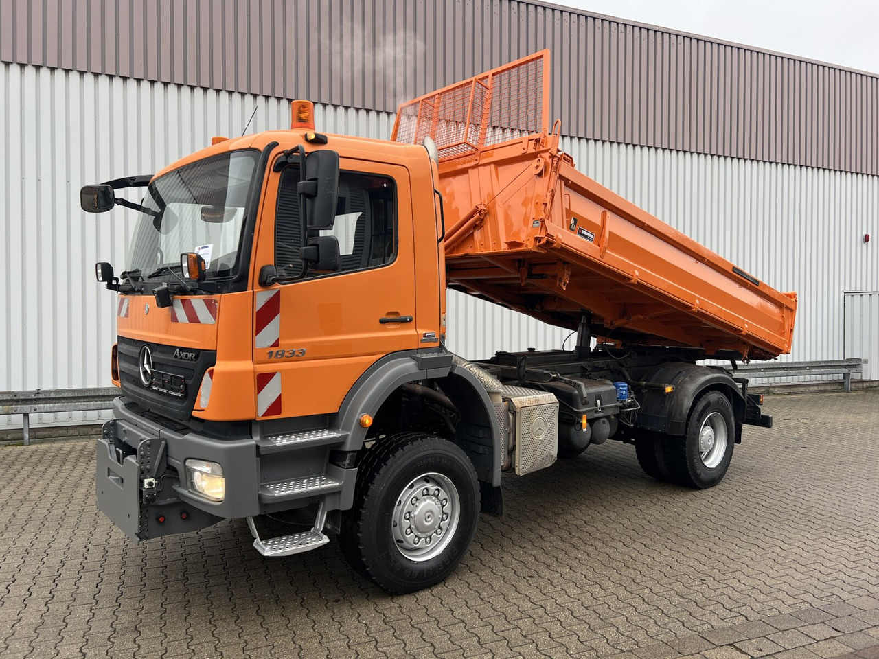 Mercedes-Benz Axor 1833 AK 4x4 Axor 1833 AK 4x4, Winterdienstausstattung - Kamion vetëshkarkues: foto 1 Mercedes-Benz Axor 1833 AK 4x4 Axor 1833 AK 4x4, Winterdienstausstattung - Kamion vetëshkarkues: foto 1