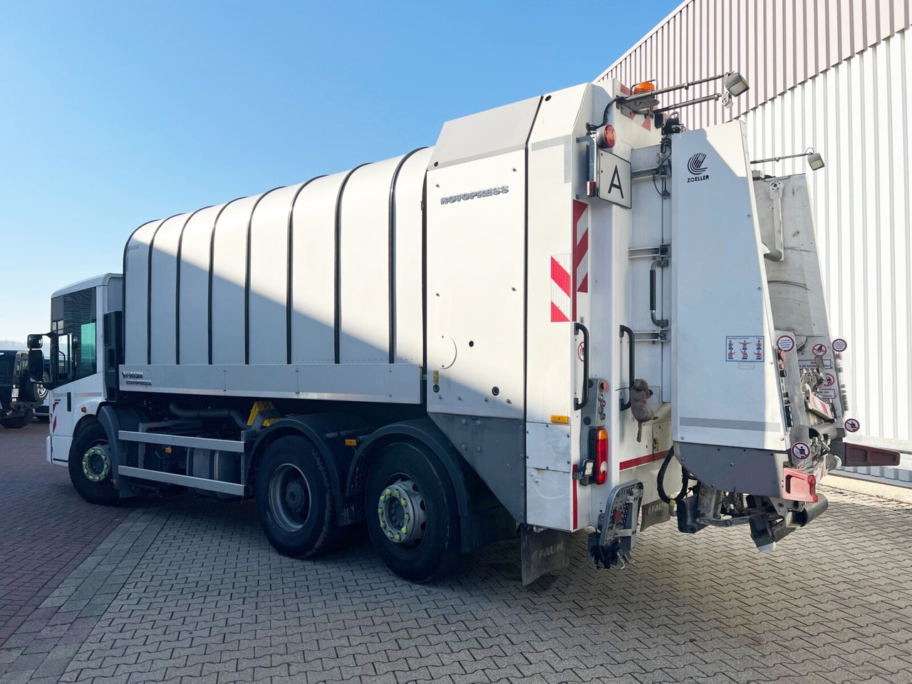 Mercedes-Benz Econic 2635 LL 6x2/4 NLA Econic 2635 LL 6x2/4 NLA, Lenkachse, FAUN Rotopress 521L, Zöller-Schüttung - Kamion kabinë-shasi: foto 2 Mercedes-Benz Econic 2635 LL 6x2/4 NLA Econic 2635 LL 6x2/4 NLA, Lenkachse, FAUN Rotopress 521L, Zöller-Schüttung - Kamion kabinë-shasi: foto 2