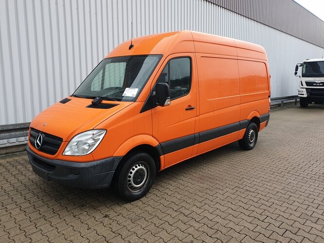 Mercedes-Benz Sprinter 313 KA 4x2 Sprinter 313 KA 4x2 - Furgon: foto 1 Mercedes-Benz Sprinter 313 KA 4x2 Sprinter 313 KA 4x2 - Furgon: foto 1