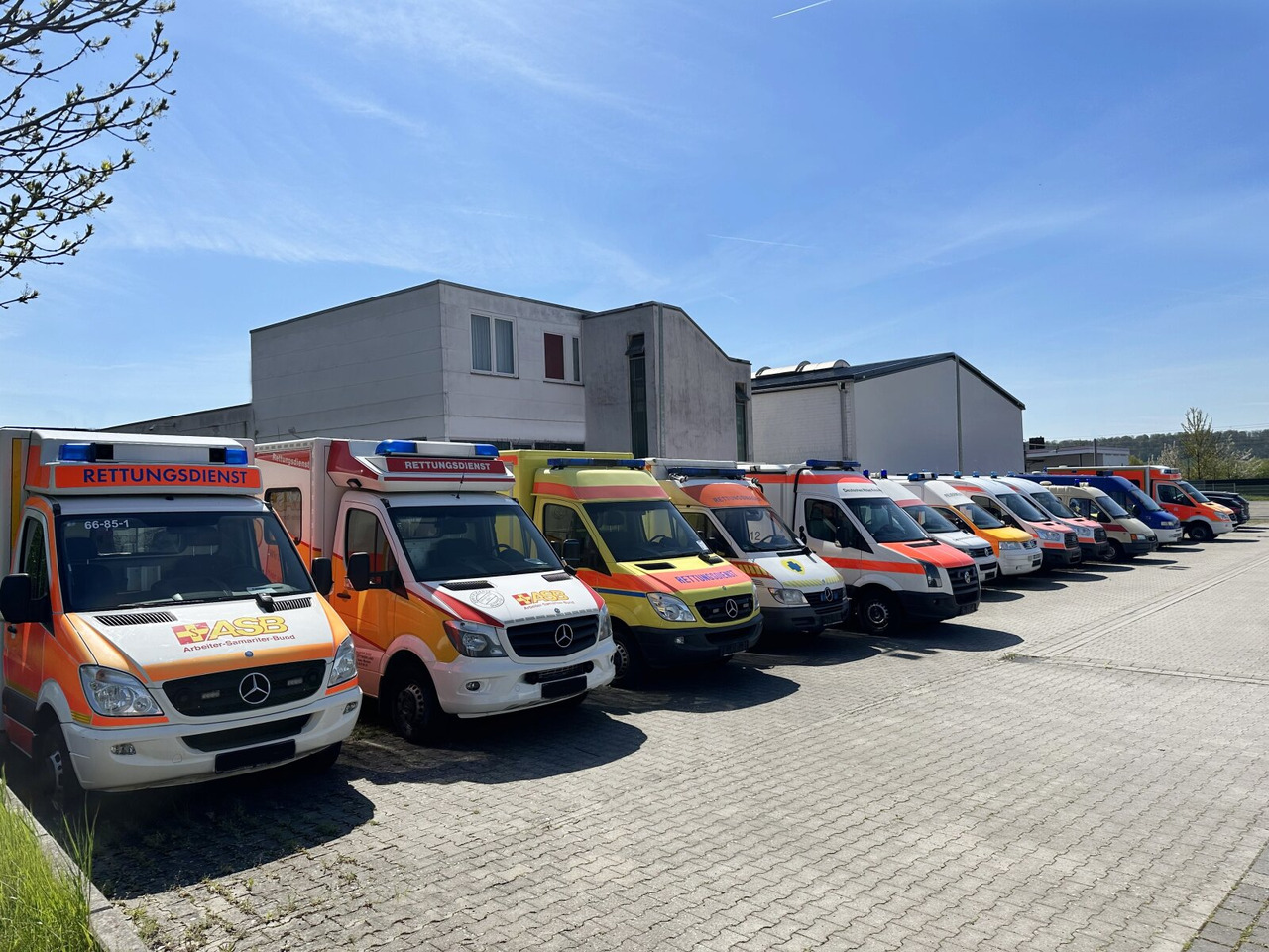 Mercedes-Benz Sprinter 516 CDI 4x4 Sprinter 516 CDI 4x4, Rettungswagen - Furgon: foto 2 Mercedes-Benz Sprinter 516 CDI 4x4 Sprinter 516 CDI 4x4, Rettungswagen - Furgon: foto 2