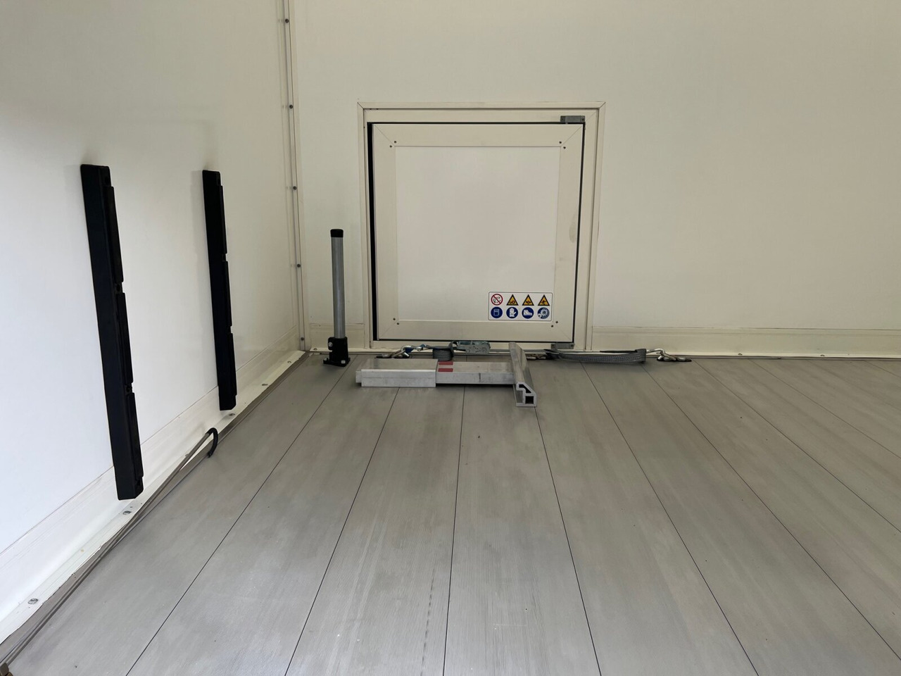 Mercedes-Benz Sprinter 516 FG 4x2 Sprinter 516 FG 4x2, MBUX, Autotransporter Comear - Furgon: foto 3 Mercedes-Benz Sprinter 516 FG 4x2 Sprinter 516 FG 4x2, MBUX, Autotransporter Comear - Furgon: foto 3