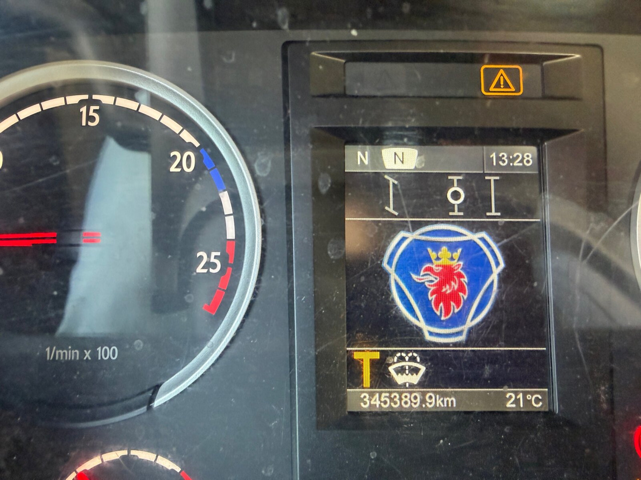 Scania P 320/400 6x2-4 P 320/400 6x2-4, Lenk-/Liftachse, Tele-Absetzanlage, Funk - Fadromë ngarkuese: foto 4 Scania P 320/400 6x2-4 P 320/400 6x2-4, Lenk-/Liftachse, Tele-Absetzanlage, Funk - Fadromë ngarkuese: foto 4