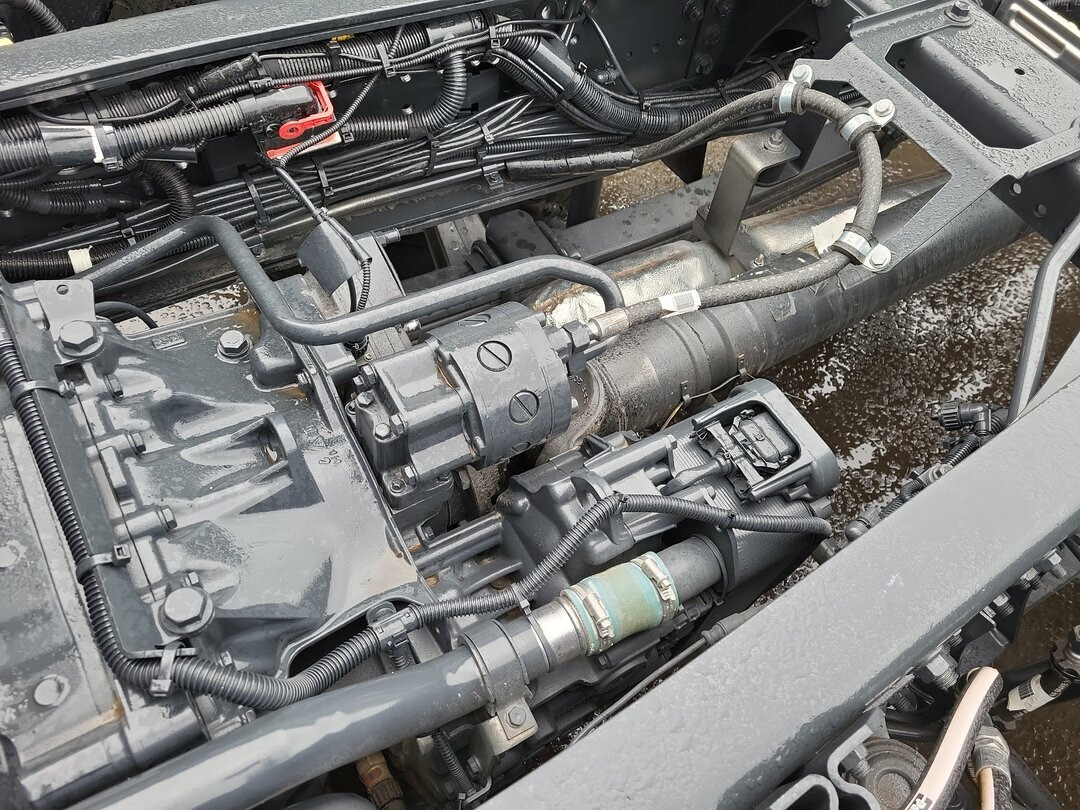 T-Way AT410T51 8x4 T-Way AT410T51 8x4, Retarder, 4x VORHANDEN! - Kamion vetëngarkues: foto 5 T-Way AT410T51 8x4 T-Way AT410T51 8x4, Retarder, 4x VORHANDEN! - Kamion vetëngarkues: foto 5