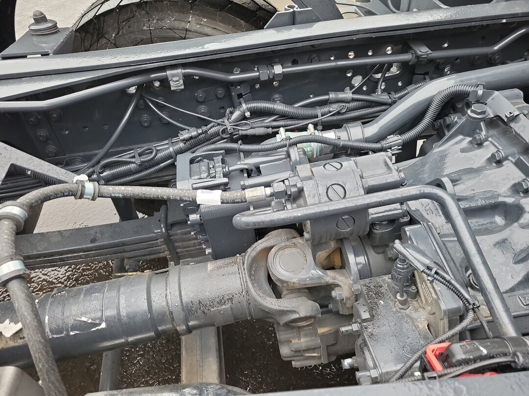 T-Way AT410T51 8x4 T-Way AT410T51 8x4, Retarder, Nebenantrieb, 4x VORHANDEN! - Kamion kabinë-shasi: foto 5 T-Way AT410T51 8x4 T-Way AT410T51 8x4, Retarder, Nebenantrieb, 4x VORHANDEN! - Kamion kabinë-shasi: foto 5