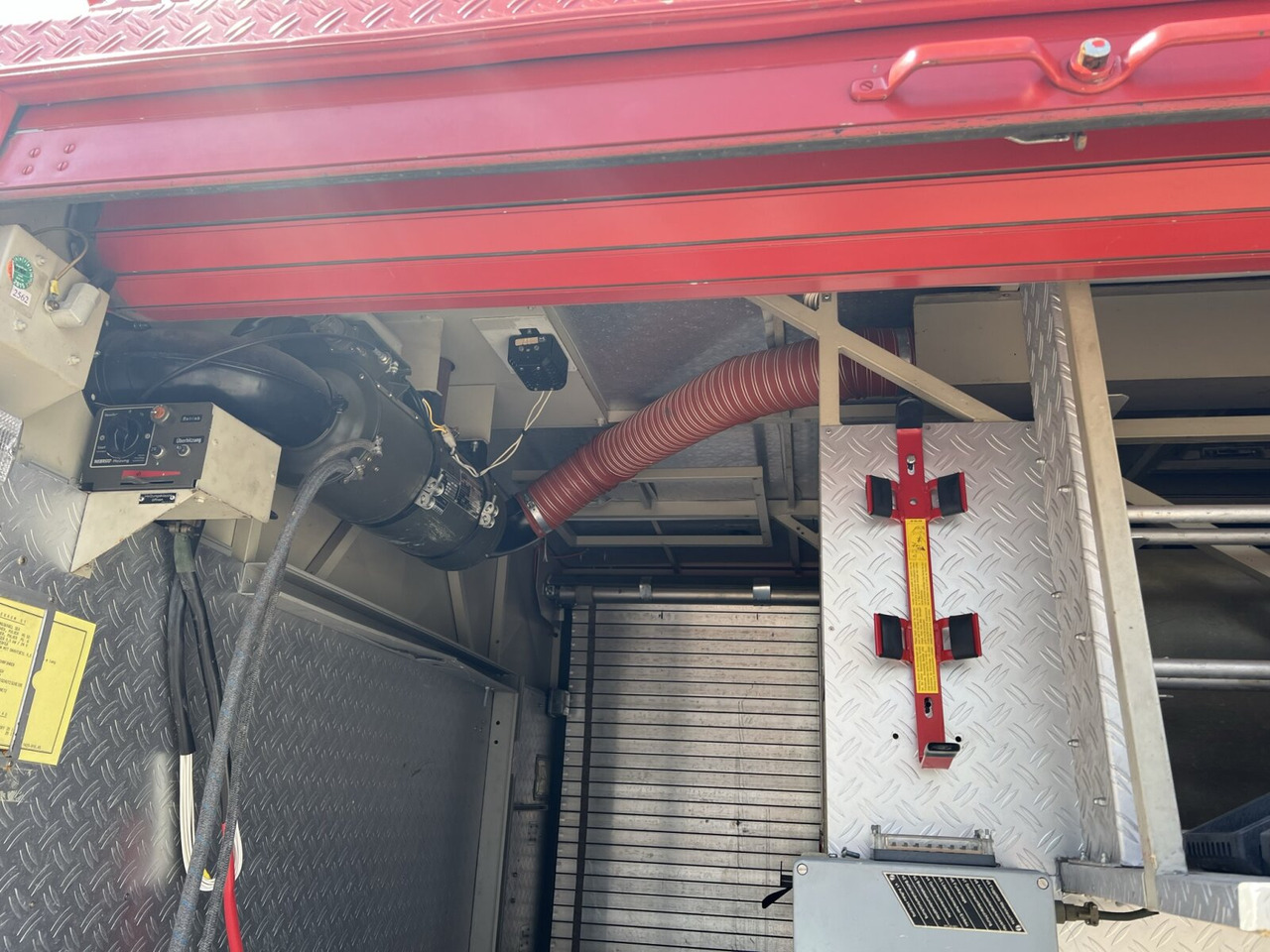 Unimog U 1300 L 435/11 4x4 U 1300 L 435/11 4x4, -Feuerwehr - Zjarrfikëse: foto 5 Unimog U 1300 L 435/11 4x4 U 1300 L 435/11 4x4, -Feuerwehr - Zjarrfikëse: foto 5