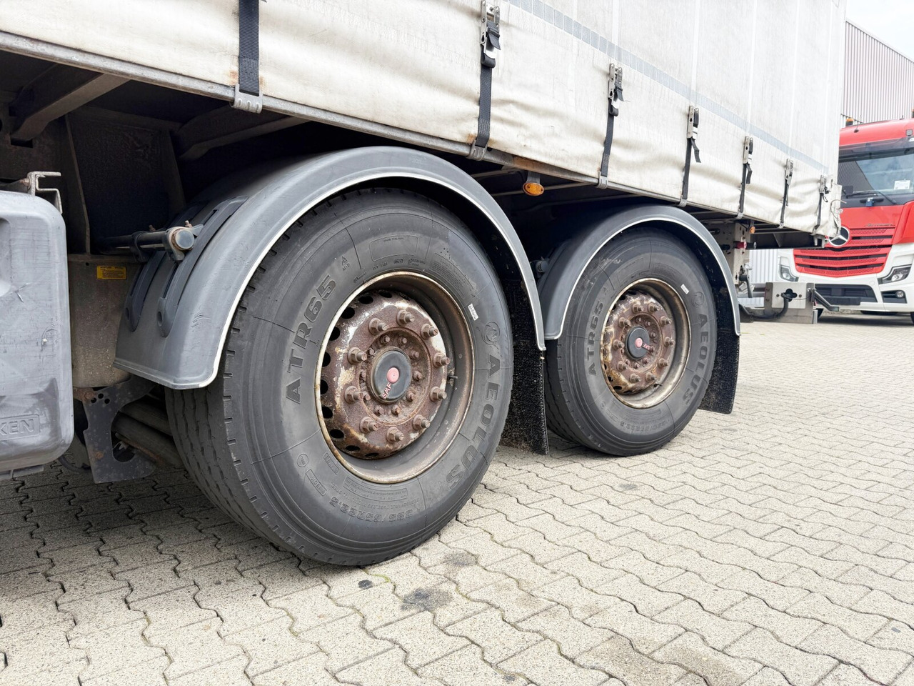 WEB Trailer LPRS 18 WEB Trailer LPRS 18, Liftachse, Zwangslenkung, Edscha, Stapleraufnahme - Gjysmë rimorkio e hapur/ Platformë: foto 4 WEB Trailer LPRS 18 WEB Trailer LPRS 18, Liftachse, Zwangslenkung, Edscha, Stapleraufnahme - Gjysmë rimorkio e hapur/ Platformë: foto 4