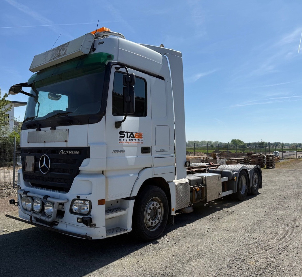 MERCEDES-BENZ Actros 2548L - Kamion kabinë-shasi: foto 2 MERCEDES-BENZ Actros 2548L - Kamion kabinë-shasi: foto 2