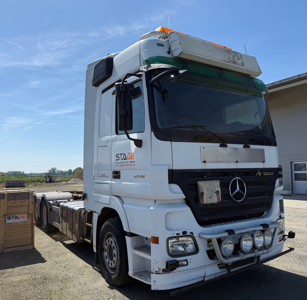 MERCEDES-BENZ Actros 2548L - Kamion kabinë-shasi: foto 1 MERCEDES-BENZ Actros 2548L - Kamion kabinë-shasi: foto 1