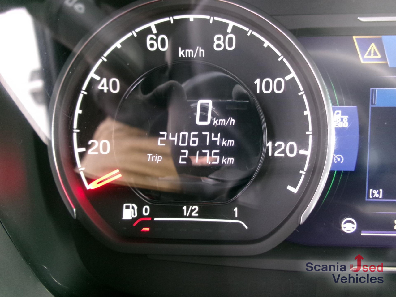 SCANIA R 460 A4x2NA SUPER NAVI Standklima DAB - Gjysmë-kamion: foto 3 SCANIA R 460 A4x2NA SUPER NAVI Standklima DAB - Gjysmë-kamion: foto 3