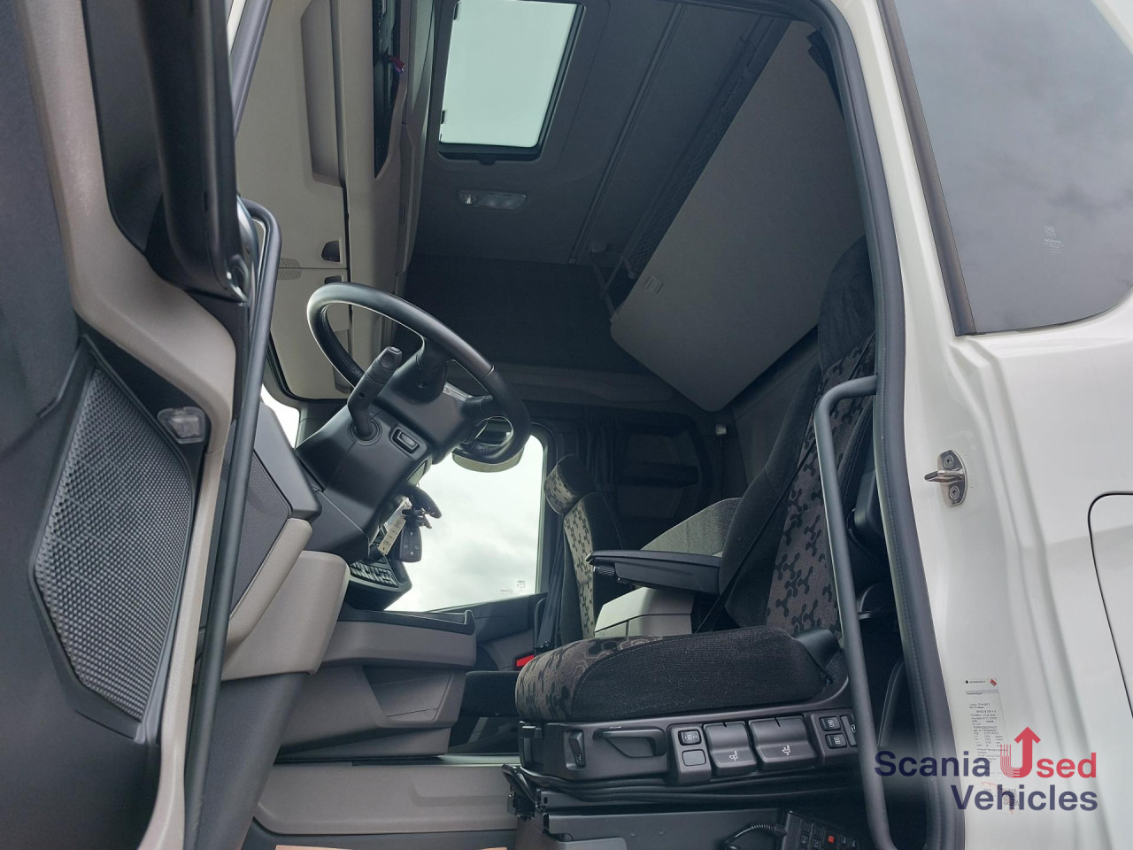 SCANIA R 460 A4x2NA, SUPER, NAVI, Standklima - Gjysmë-kamion: foto 3 SCANIA R 460 A4x2NA, SUPER, NAVI, Standklima - Gjysmë-kamion: foto 3