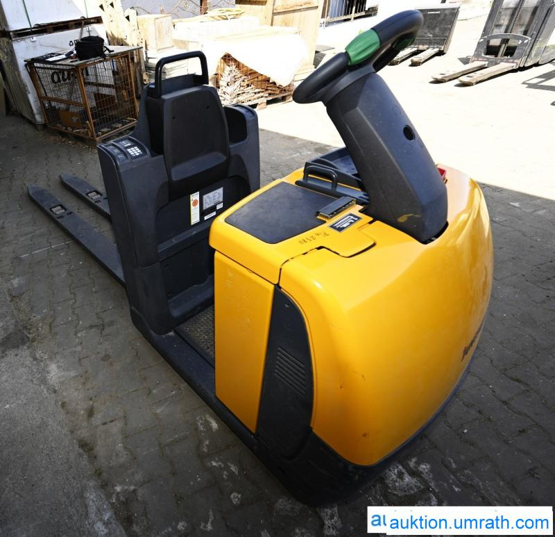 Kommissionierer Jungheinrich ECE 225 mit 72 Betriebsstunden Hubwagen Ameise Elektrohubwagen - Pirun seleksionues: foto 1 Kommissionierer Jungheinrich ECE 225 mit 72 Betriebsstunden Hubwagen Ameise Elektrohubwagen - Pirun seleksionues: foto 1