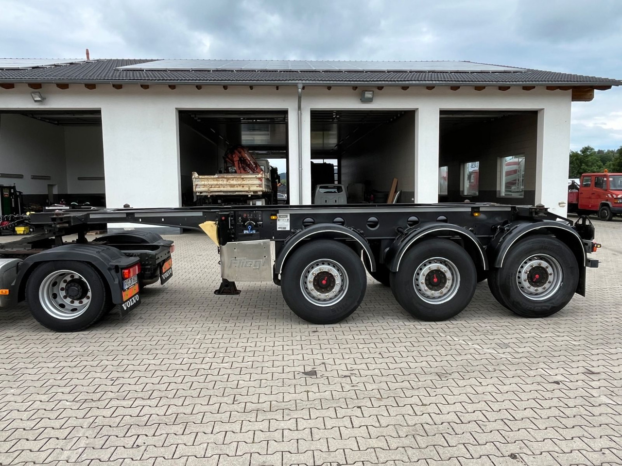 Fliegl Tank Container Chassis 20ft ADR - Transportjer kontejnerësh/ Gjysmë rimorkio me karroceri të çmontueshme: foto 2 Fliegl Tank Container Chassis 20ft ADR - Transportjer kontejnerësh/ Gjysmë rimorkio me karroceri të çmontueshme: foto 2