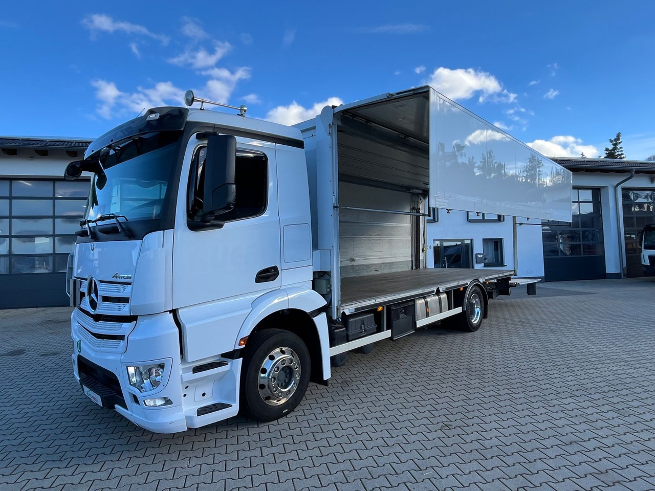 Mercedes-Benz Antos 1836 Klappwand Getränkekoffer beheizt - Kamion pijesh: foto 2 Mercedes-Benz Antos 1836 Klappwand Getränkekoffer beheizt - Kamion pijesh: foto 2