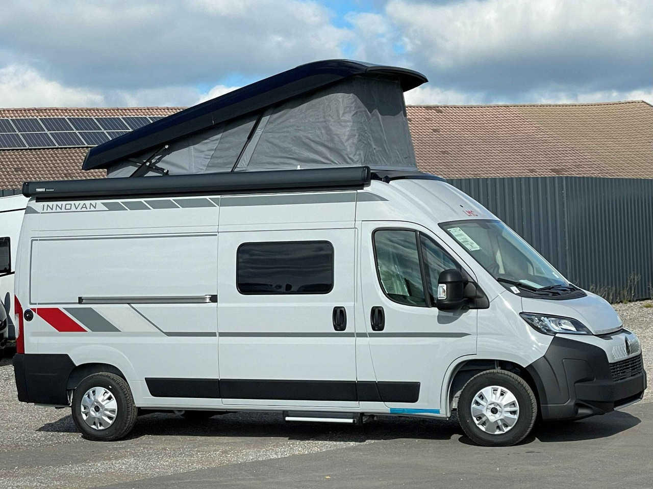 LMC INNOVAN 600 ,ASD, Aufstelldach,26 Modell,Navi - Furgon kampingu: foto 4 LMC INNOVAN 600 ,ASD, Aufstelldach,26 Modell,Navi - Furgon kampingu: foto 4