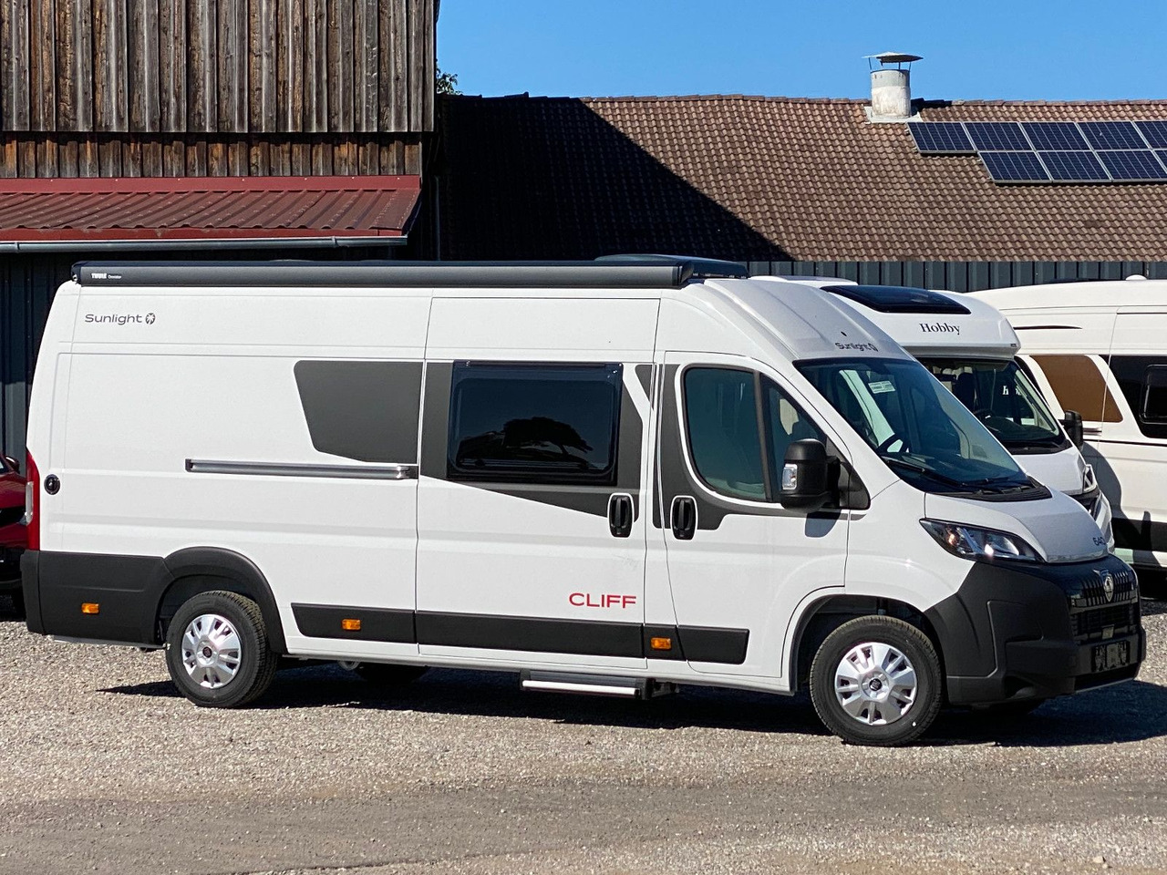 Sunlight Cliff 640 mit Längsbetten,Modell 25 - Furgon kampingu: foto 2 Sunlight Cliff 640 mit Längsbetten,Modell 25 - Furgon kampingu: foto 2