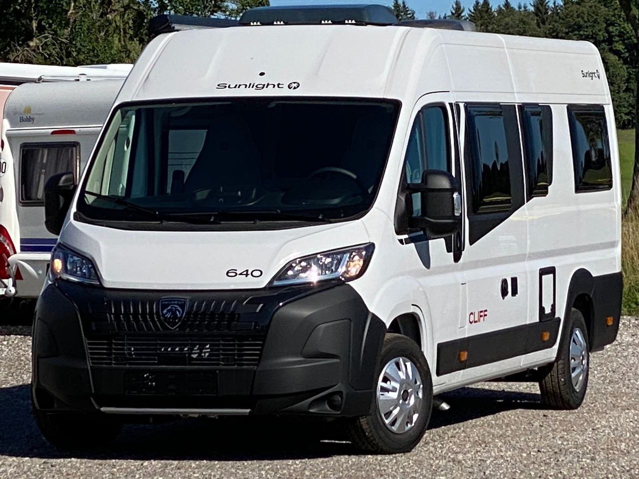 Sunlight Cliff 640 mit Längsbetten,Modell 25 - Furgon kampingu: foto 3 Sunlight Cliff 640 mit Längsbetten,Modell 25 - Furgon kampingu: foto 3