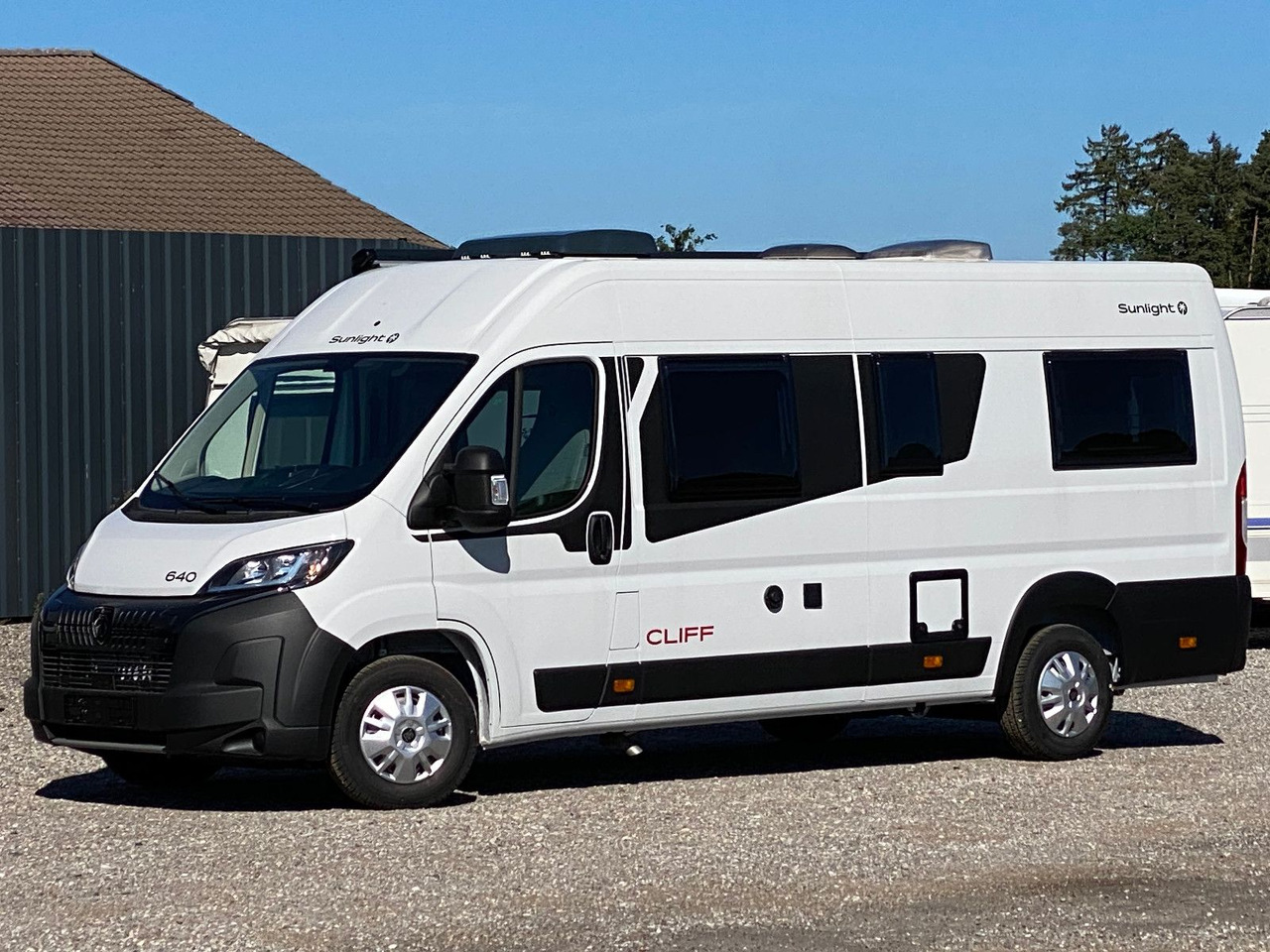 Sunlight Cliff 640 mit Längsbetten,Modell 25 - Furgon kampingu: foto 4 Sunlight Cliff 640 mit Längsbetten,Modell 25 - Furgon kampingu: foto 4