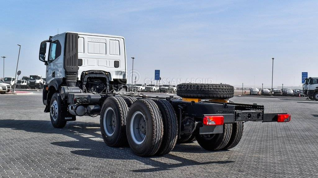IVECO T-WAY Chassis 6×4 AT380T47H WHEELBASE 4500 MY25 - Kamion kabinë-shasi: foto 4 IVECO T-WAY Chassis 6×4 AT380T47H WHEELBASE 4500 MY25 - Kamion kabinë-shasi: foto 4