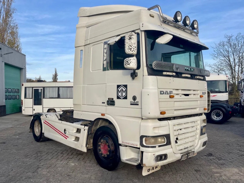 DAF XF 105.460 Manual gearbox! - Gjysmë-kamion: foto 3 DAF XF 105.460 Manual gearbox! - Gjysmë-kamion: foto 3