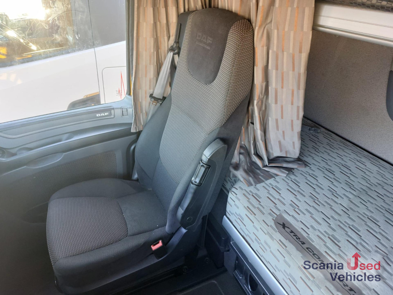 DAF XF 460 FT Space Cab Low deck - Gjysmë-kamion: foto 5 DAF XF 460 FT Space Cab Low deck - Gjysmë-kamion: foto 5