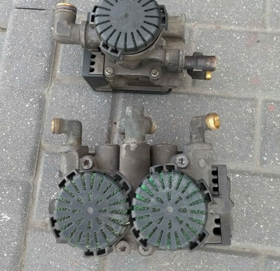 Knorr-Bremse SCANIA Scania - Valvul frenave për Kamioni: foto 1 Knorr-Bremse SCANIA Scania - Valvul frenave për Kamioni: foto 1