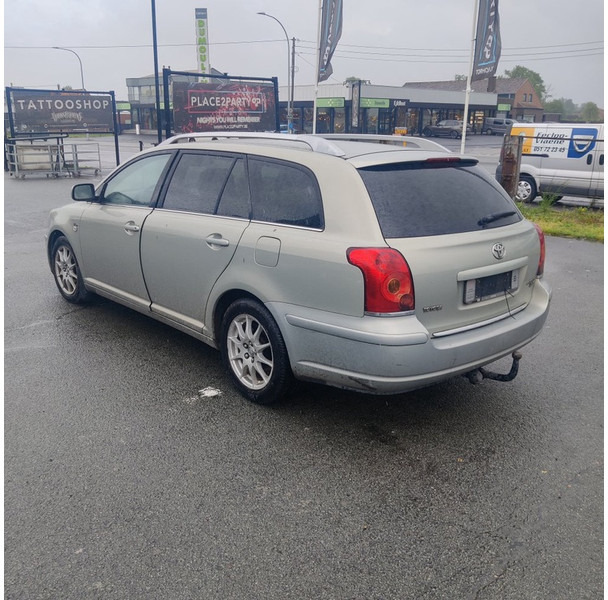 Toyota Avensis - Veturë: foto 4 Toyota Avensis - Veturë: foto 4