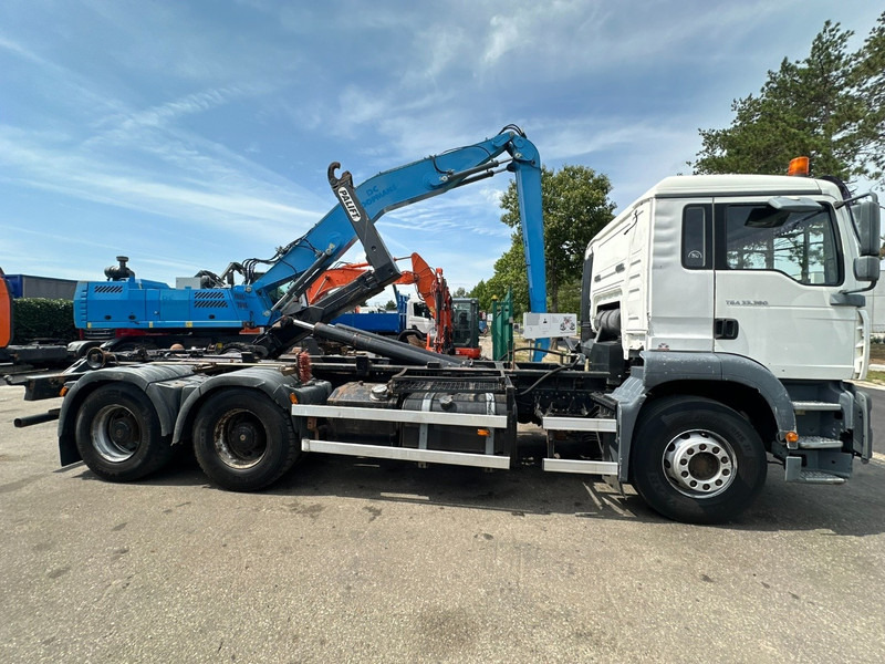 MAN TGA 33.360 6x4 HOOKLIFT - MANUAL ZF - BIG AXLES HUB REDUCTION / STEEL SPRING - BE TRUCK - Kamion vetëngarkues: foto 4 MAN TGA 33.360 6x4 HOOKLIFT - MANUAL ZF - BIG AXLES HUB REDUCTION / STEEL SPRING - BE TRUCK - Kamion vetëngarkues: foto 4