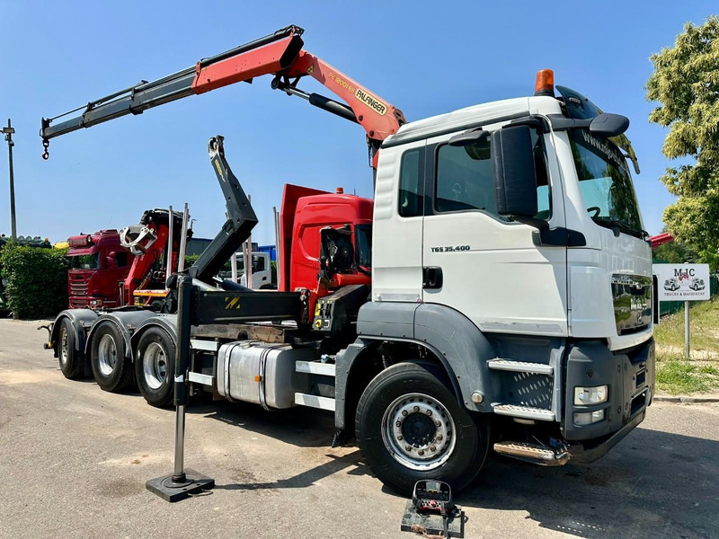MAN TGS 35.400 8x4 TRIDEM HOOKLIFT T22 + CRANE PALFINGER PK 18001 EH + RADIO - EURO 5 - LIFT/STEERING AXLE - BE TRUCK - Kamion vetëngarkues, Kamion me vinç: foto 1 MAN TGS 35.400 8x4 TRIDEM HOOKLIFT T22 + CRANE PALFINGER PK 18001 EH + RADIO - EURO 5 - LIFT/STEERING AXLE - BE TRUCK - Kamion vetëngarkues, Kamion me vinç: foto 1