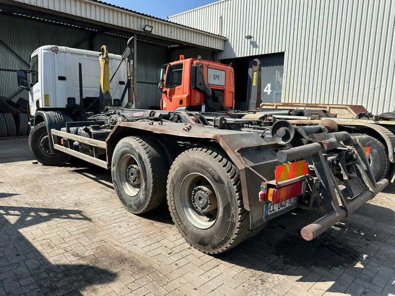 Scania 114C-340 6x4 HOOKLIFT 20T GANCHO - SPRING / BALLESTAS - MANUAL - EURO 3 - FR TRUCK - Kamion vetëngarkues: foto 3 Scania 114C-340 6x4 HOOKLIFT 20T GANCHO - SPRING / BALLESTAS - MANUAL - EURO 3 - FR TRUCK - Kamion vetëngarkues: foto 3