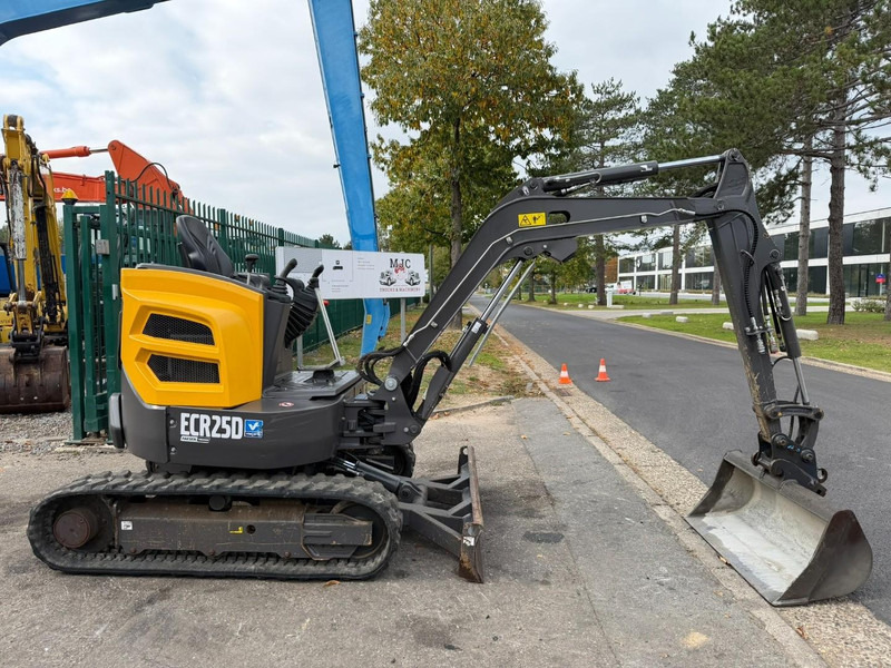 Volvo ECR25D 1159 UREN - SLOOP + SORTEERFUNCTIE - EXTRA HYDR. LEIDINGEN - HYDR SNELWISSEL - CE - BE MACHINE - Miniekskavator: foto 3 Volvo ECR25D 1159 UREN - SLOOP + SORTEERFUNCTIE - EXTRA HYDR. LEIDINGEN - HYDR SNELWISSEL - CE - BE MACHINE - Miniekskavator: foto 3