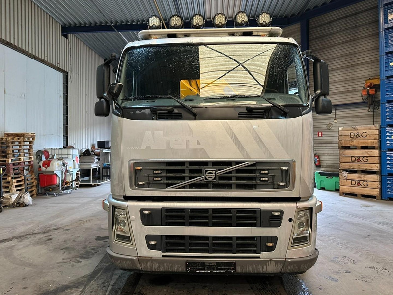 Volvo FH12-420 8x4 HOOKLIFT AJK + CRANE EFFER 250 - 3S - RADIO - TRIDEM LIFT + STEERING AXLE - I SHIFT - BE TRUCK - Kamion vetëngarkues, Kamion me vinç: foto 2 Volvo FH12-420 8x4 HOOKLIFT AJK + CRANE EFFER 250 - 3S - RADIO - TRIDEM LIFT + STEERING AXLE - I SHIFT - BE TRUCK - Kamion vetëngarkues, Kamion me vinç: foto 2