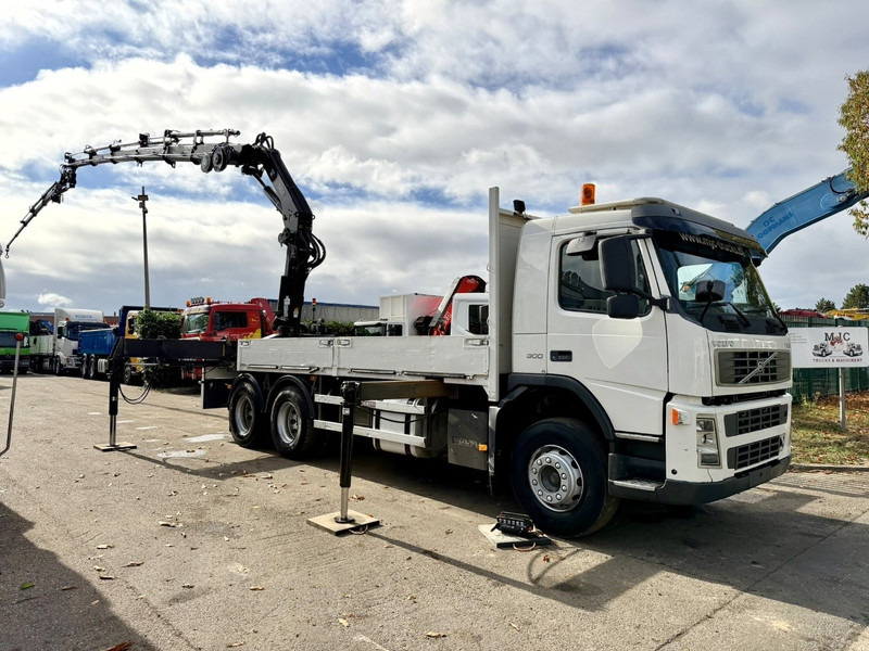 Volvo FM 300 6x4 + (25.8m!) PRITSCHE + KRAN HIAB 245 E-5 + JIB 65 X-3 + 2 ME - *228.000km* - MANUAL - A/C - EURO 3 - BELGIAN TRUCK - Kamion me karroceri të hapur, Kamion me vinç: foto 2 Volvo FM 300 6x4 + (25.8m!) PRITSCHE + KRAN HIAB 245 E-5 + JIB 65 X-3 + 2 ME - *228.000km* - MANUAL - A/C - EURO 3 - BELGIAN TRUCK - Kamion me karroceri të hapur, Kamion me vinç: foto 2