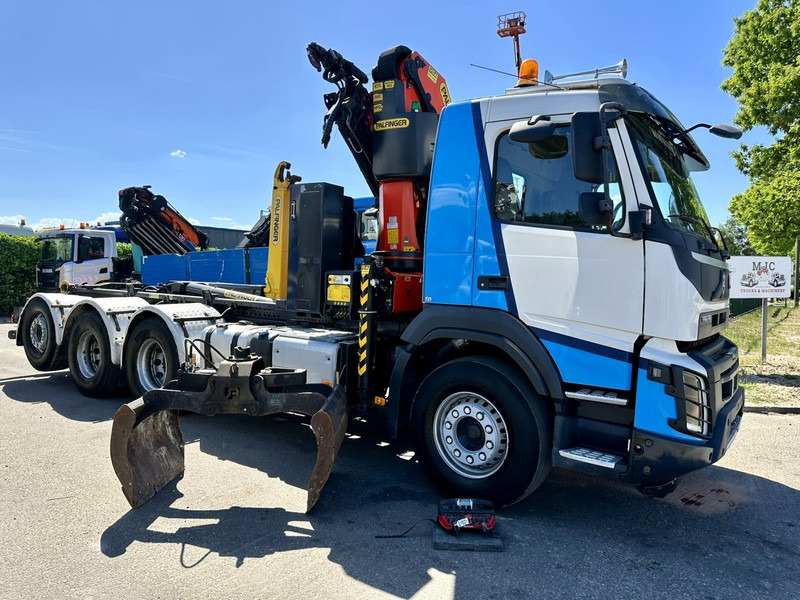 Volvo FMX 460 8x4 TRIDEM HOOKLIFT + CRANE PK 23002 SH + GRABBER / ROTATOR - EURO 6 - LIFT + STEERING AXLE - *374.000km* - EXT BUMPER - Kamion vetëngarkues, Kamion me vinç: foto 2 Volvo FMX 460 8x4 TRIDEM HOOKLIFT + CRANE PK 23002 SH + GRABBER / ROTATOR - EURO 6 - LIFT + STEERING AXLE - *374.000km* - EXT BUMPER - Kamion vetëngarkues, Kamion me vinç: foto 2