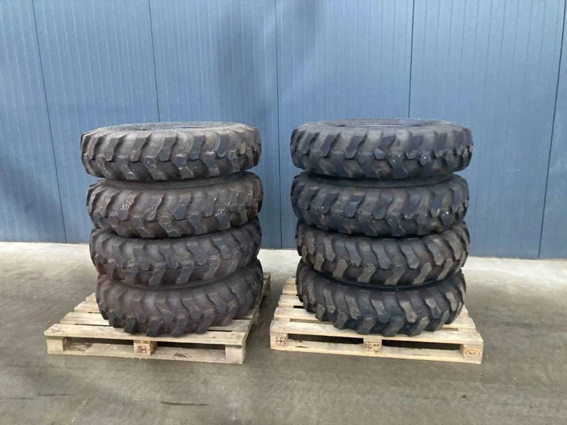 Apollo 1000 x 20 Set / 10.00 x 20: 4x2 Tyres - Goma dhe bandazhe për Makineri ndërtimi: foto 1 Apollo 1000 x 20 Set / 10.00 x 20: 4x2 Tyres - Goma dhe bandazhe për Makineri ndërtimi: foto 1