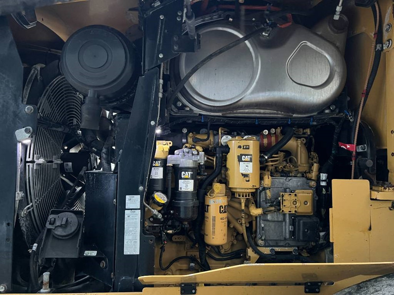 Cat 930M - Fadrom me goma: foto 2 Cat 930M - Fadrom me goma: foto 2