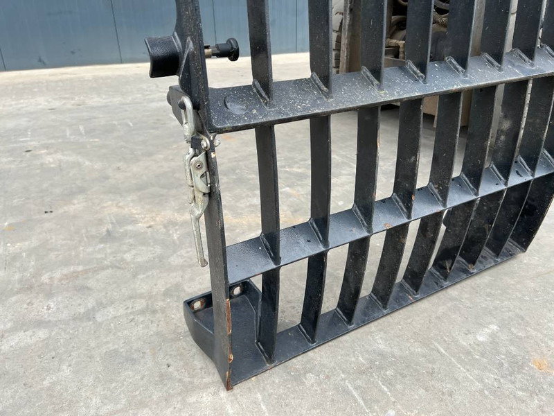 Cat M313D / M315D / M316D / M318D / M322D / M325D - Kabina dhe interier për Makineri ndërtimi: foto 4 Cat M313D / M315D / M316D / M318D / M322D / M325D - Kabina dhe interier për Makineri ndërtimi: foto 4
