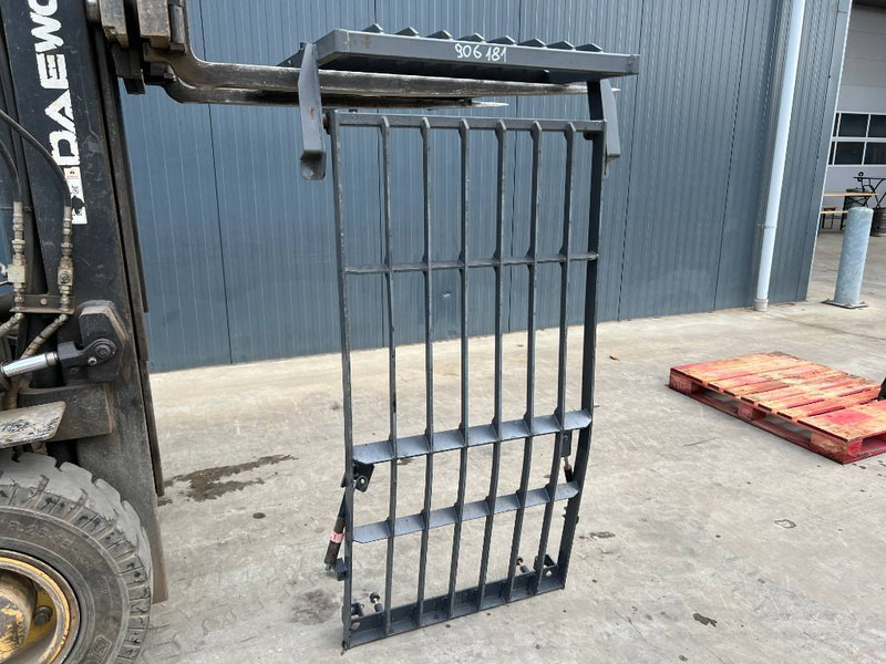 Doosan DX180 / DX225 - Kabina dhe interier për Makineri ndërtimi: foto 1 Doosan DX180 / DX225 - Kabina dhe interier për Makineri ndërtimi: foto 1