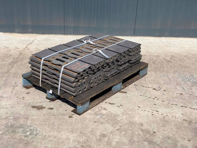 Hitachi EX270 / EX300 / EX310 Shoes/Pads - Telajo/ Shasia për Makineri ndërtimi: foto 1 Hitachi EX270 / EX300 / EX310 Shoes/Pads - Telajo/ Shasia për Makineri ndërtimi: foto 1