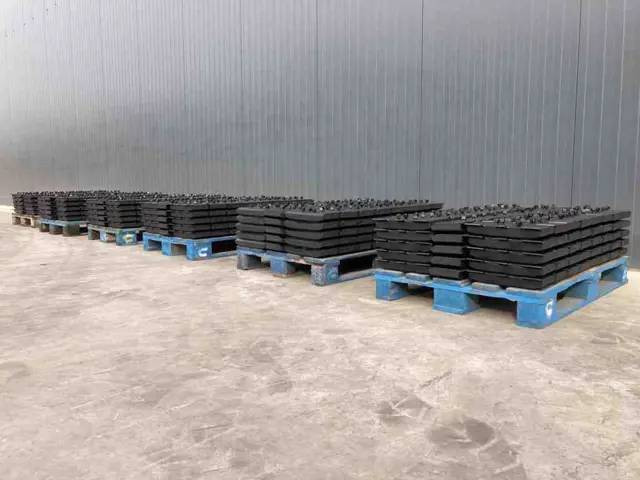 Vögele Rubber Asphalt Pads - Telajo/ Shasia për Makineri ndërtimi: foto 1 Vögele Rubber Asphalt Pads - Telajo/ Shasia për Makineri ndërtimi: foto 1