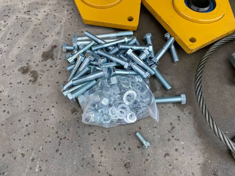 Urë ngritëse për Makineri ndërtimi i ri Volvo A25G: foto 17 Urë ngritëse për Makineri ndërtimi i ri Volvo A25G: foto 17