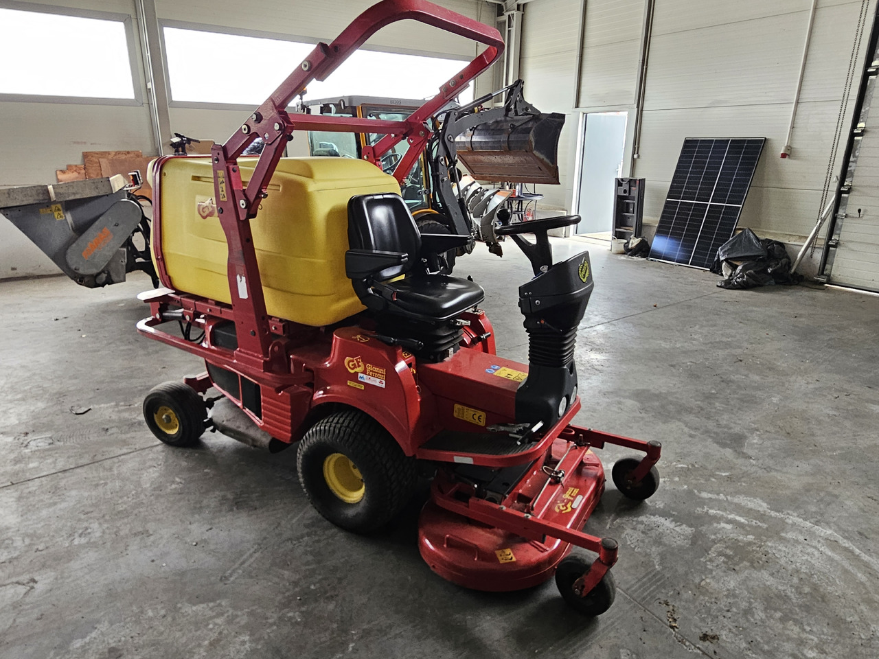 Ferrari SR 230 - Korrëse bari i kopshtit: foto 3 Ferrari SR 230 - Korrëse bari i kopshtit: foto 3