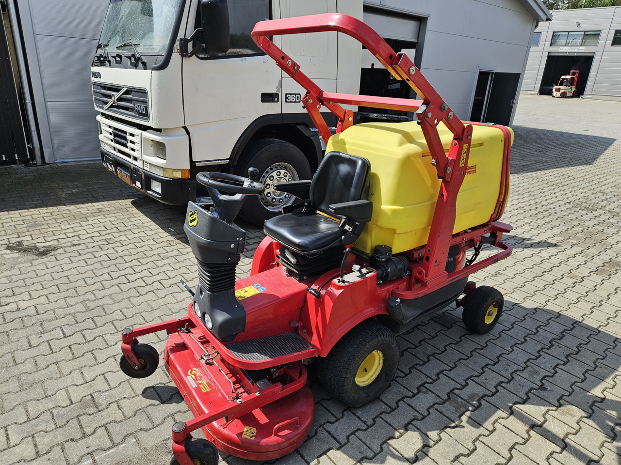 Ferrari SR 230 - Korrëse bari i kopshtit: foto 2 Ferrari SR 230 - Korrëse bari i kopshtit: foto 2