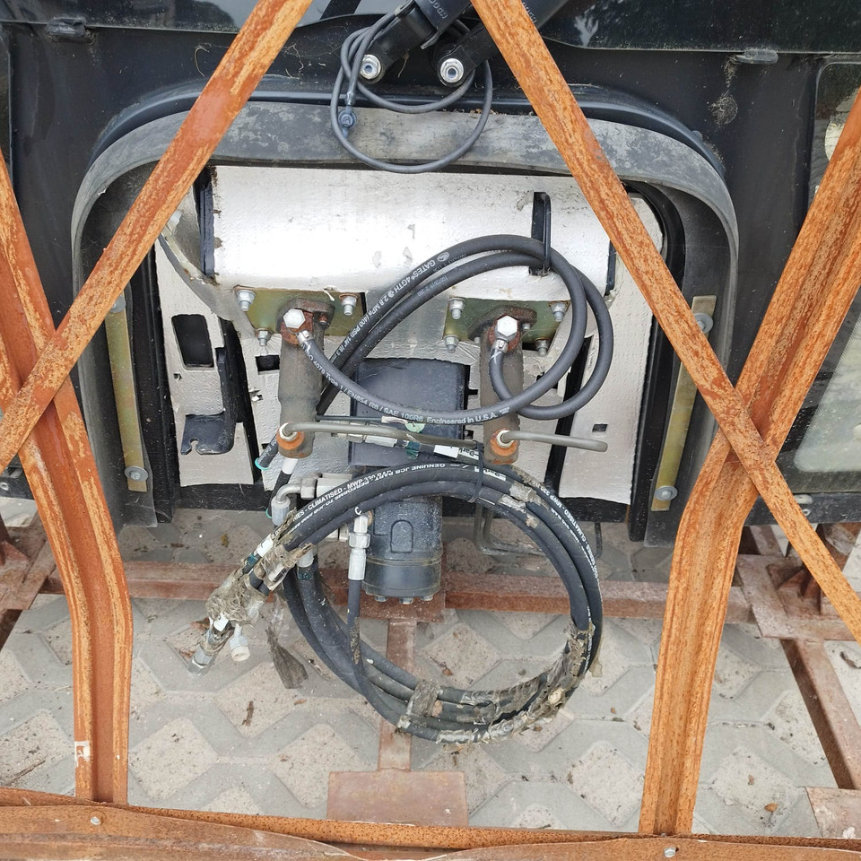 JCB CX - Fadromë me shkarkim nga prapa: foto 3 JCB CX - Fadromë me shkarkim nga prapa: foto 3