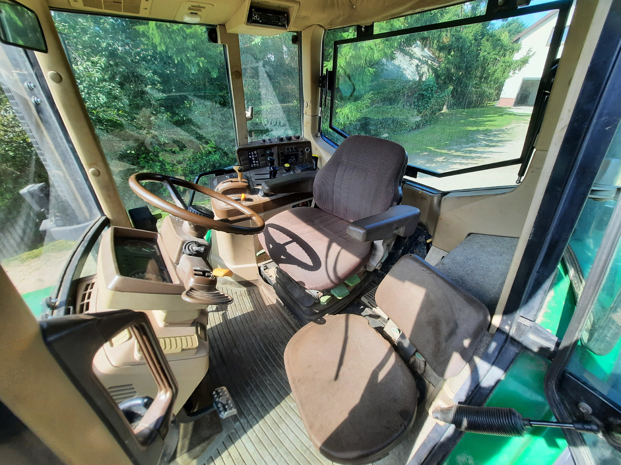 JOHN DEERE 6910 - Traktor: foto 2 JOHN DEERE 6910 - Traktor: foto 2