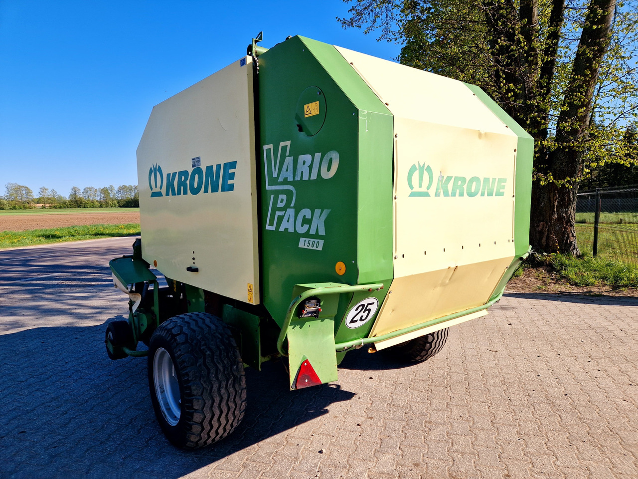 KRONE Vario Pack 1500 - Dengmbledhëse e rrumbullakët: foto 4 KRONE Vario Pack 1500 - Dengmbledhëse e rrumbullakët: foto 4