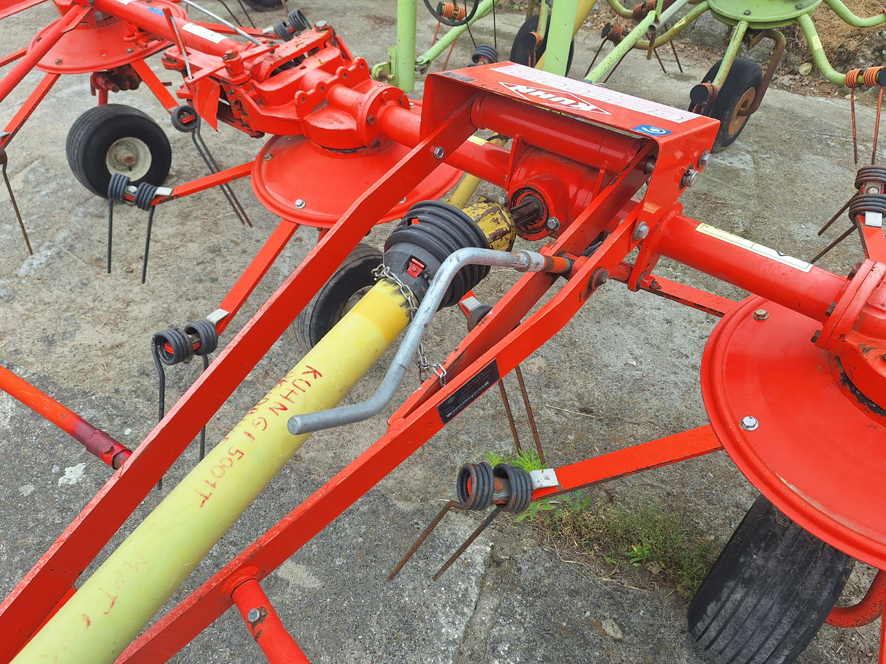 KUHN 5001T - Barkthyese/ Shkundës bari: foto 5 KUHN 5001T - Barkthyese/ Shkundës bari: foto 5
