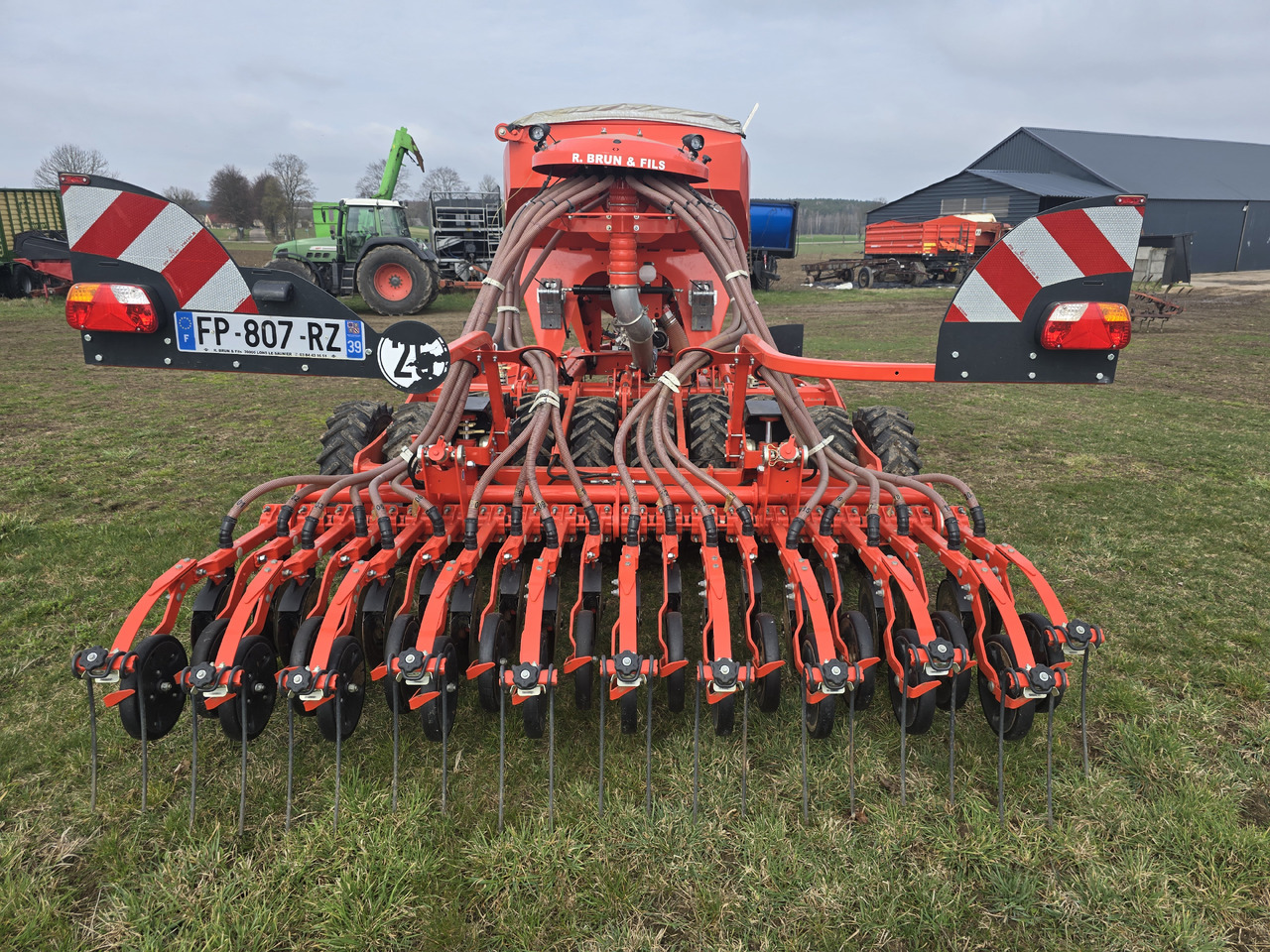 KUHN ESPRO 3000 VFB - Mbjellëse e kombinuar në radhë: foto 5 KUHN ESPRO 3000 VFB - Mbjellëse e kombinuar në radhë: foto 5