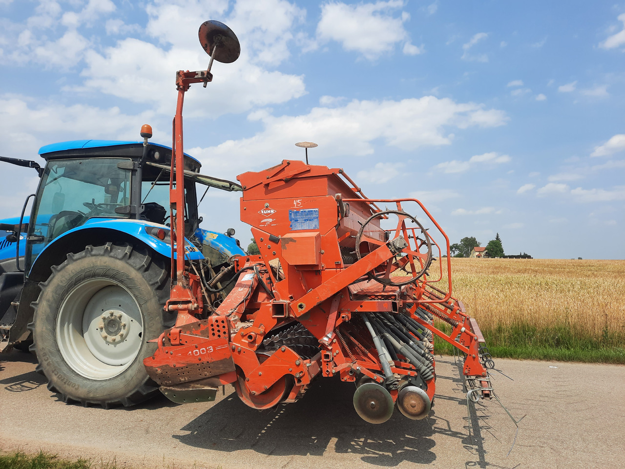 KUHN HR4003D INTEGRA 4000 - Mbjellëse e kombinuar në radhë: foto 1 KUHN HR4003D INTEGRA 4000 - Mbjellëse e kombinuar në radhë: foto 1