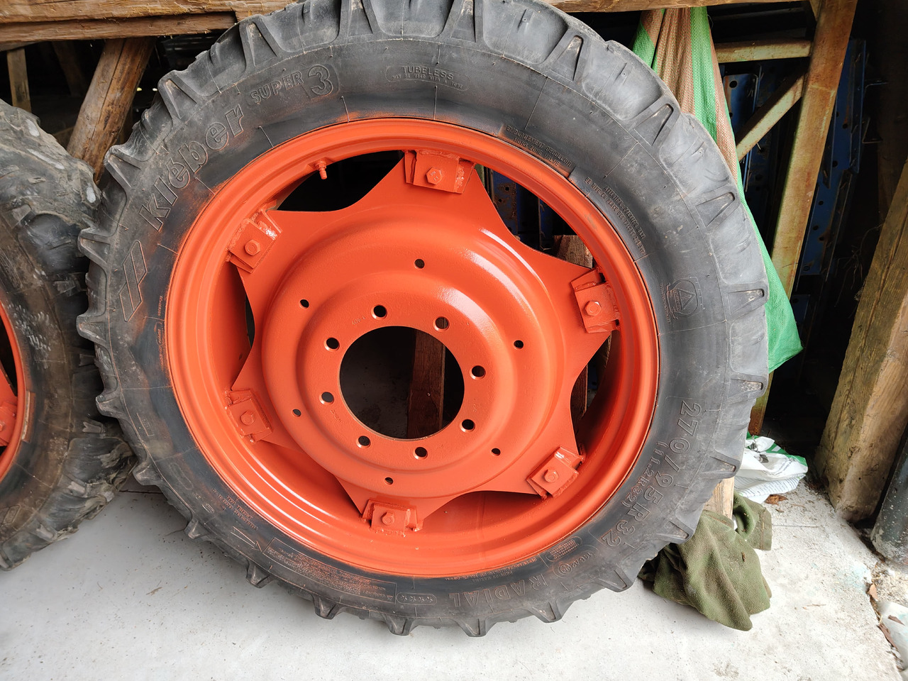 Kleber, Taurus 11.2 R32 (270/95 R32), 9.5 R48 - Rrota për Makineri bujqësore: foto 4 Kleber, Taurus 11.2 R32 (270/95 R32), 9.5 R48 - Rrota për Makineri bujqësore: foto 4